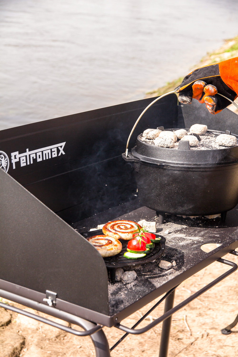 Petromax Feuertopf-Tisch fe90 Ablagemöglichkeit für Kochzubehör 103 x 116 x 68 cm